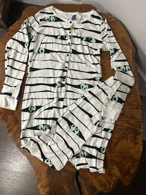 Old Navy Halloween Mummy Glow In The Dark One Piece Pajamas Large